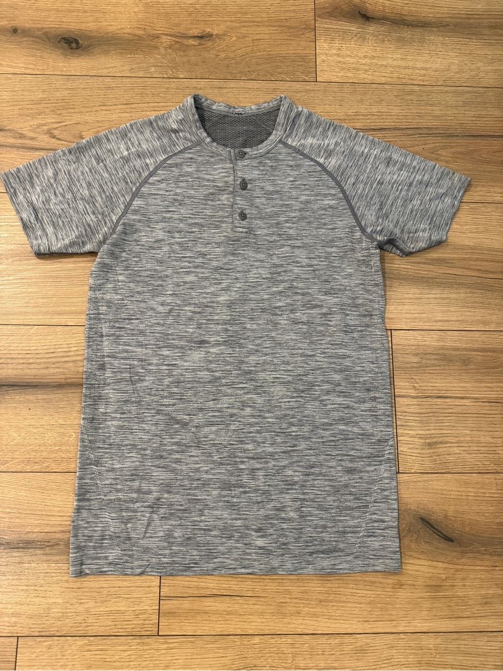 Lululemon Men's Grey Shirt